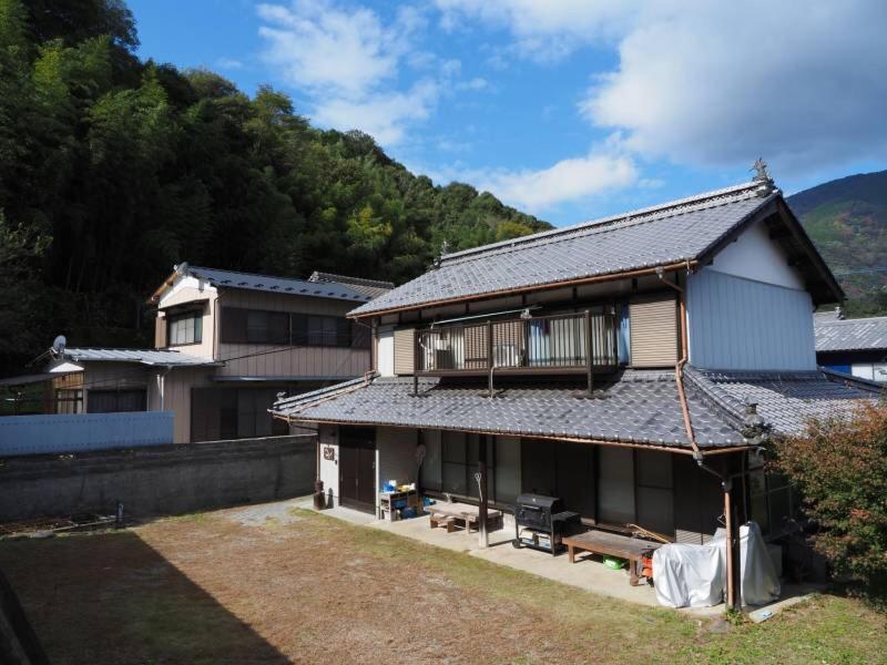 四国旅行のhub拠点 古民家ゲストハウス Heso Camp Miyoshi  Exterior photo
